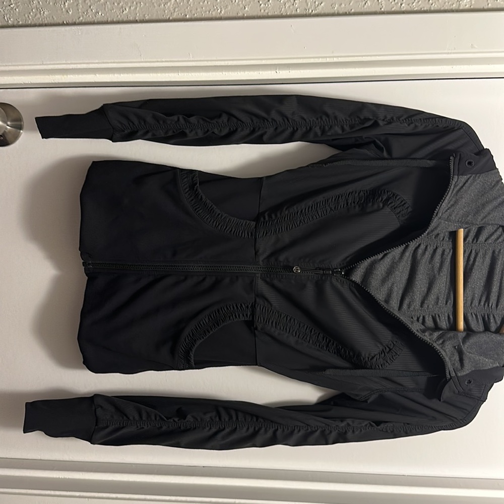 Lululemon size 4 Dance studio Jacket